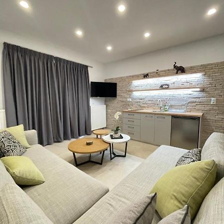 Central Luxury Apartment In Paralia Ofryniou Ofrínion エクステリア 写真