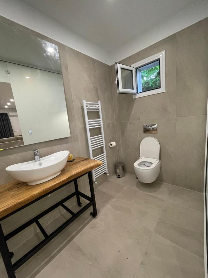 Central Luxury Apartment In Paralia Ofryniou Ofrínion エクステリア 写真