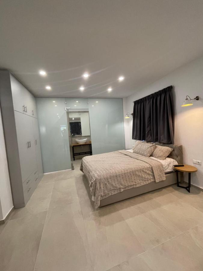 Central Luxury Apartment In Paralia Ofryniou Ofrínion エクステリア 写真