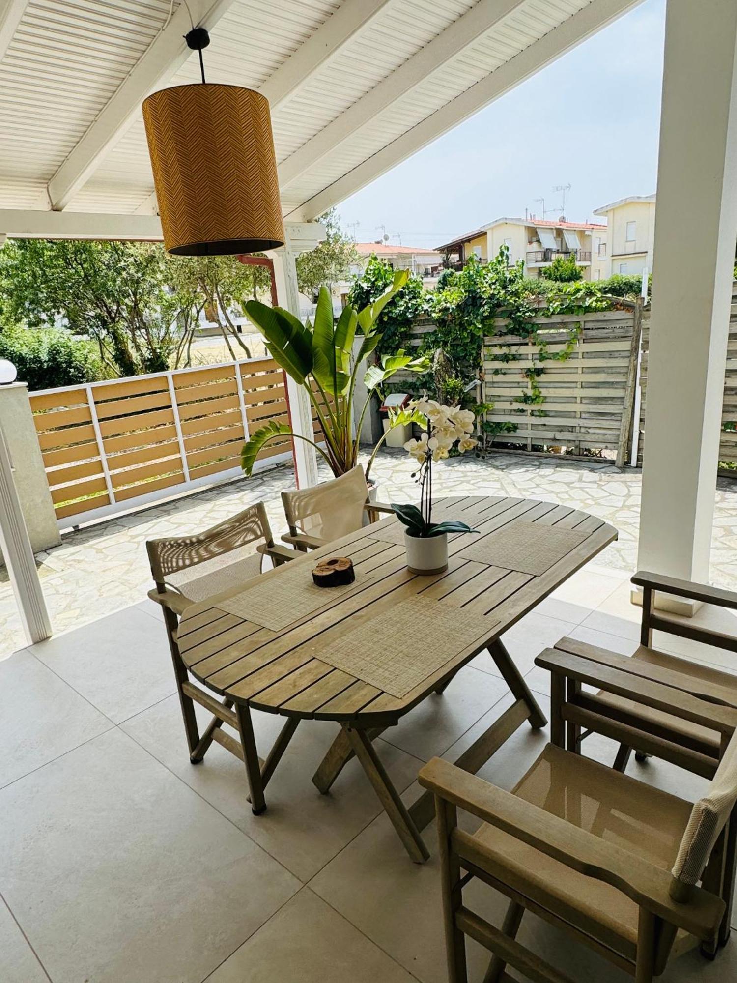 Central Luxury Apartment In Paralia Ofryniou Ofrínion エクステリア 写真